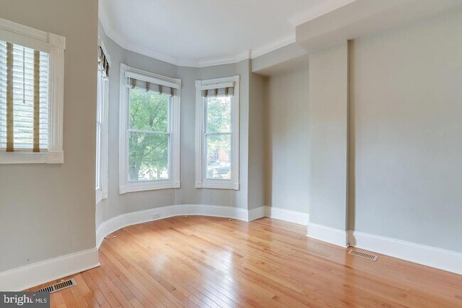 Building Photo - 1417 G St NE