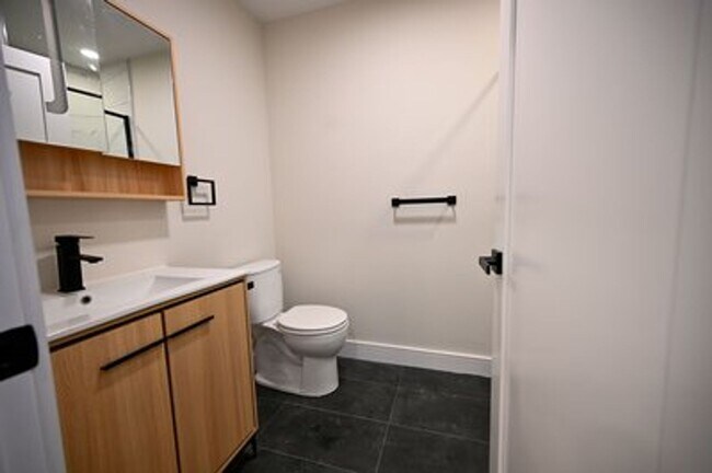 Building Photo - Newly Renovated 2 bed in Bay Village.... Steps away from Chinatown