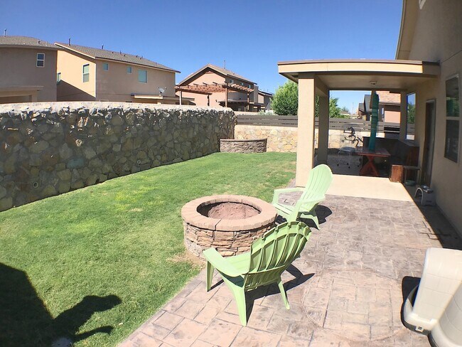 Building Photo - Sandstone Ranch Estates 4 Bed/2Bath with Refrig A/C