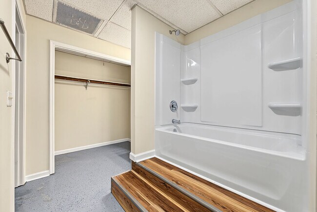 Building Photo - 129a McWhirter Pl