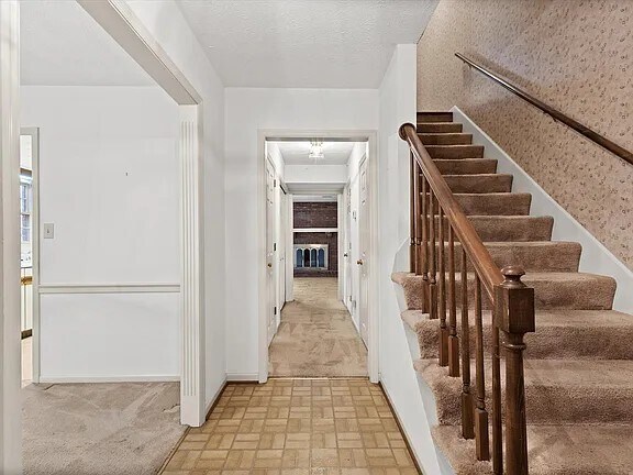 Building Photo - 3450 Laredo Dr