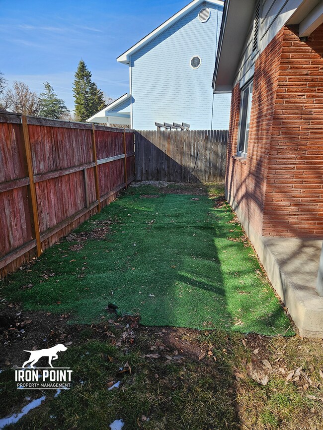 Building Photo - North Boise Duplex w/2 beds, 1bath, W/D, and Covered Parking