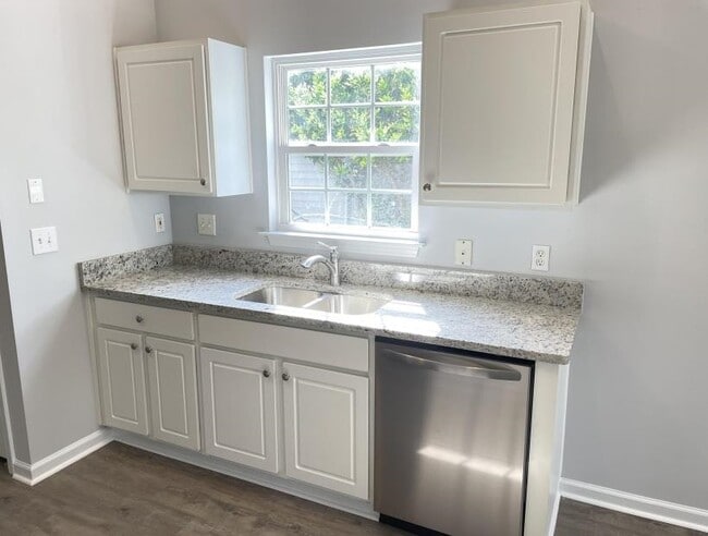 Building Photo - 4996 Southgate Pkwy