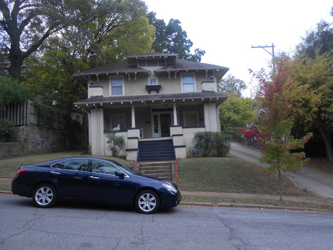 Duplex /UPSTAIRS - 2151 15th Ave S