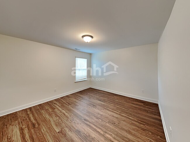 Building Photo - 5212 Valor Dr