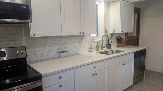 Building Photo - 3943 Boulevard Dr