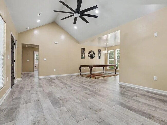Building Photo - Lease OR Lease to Own