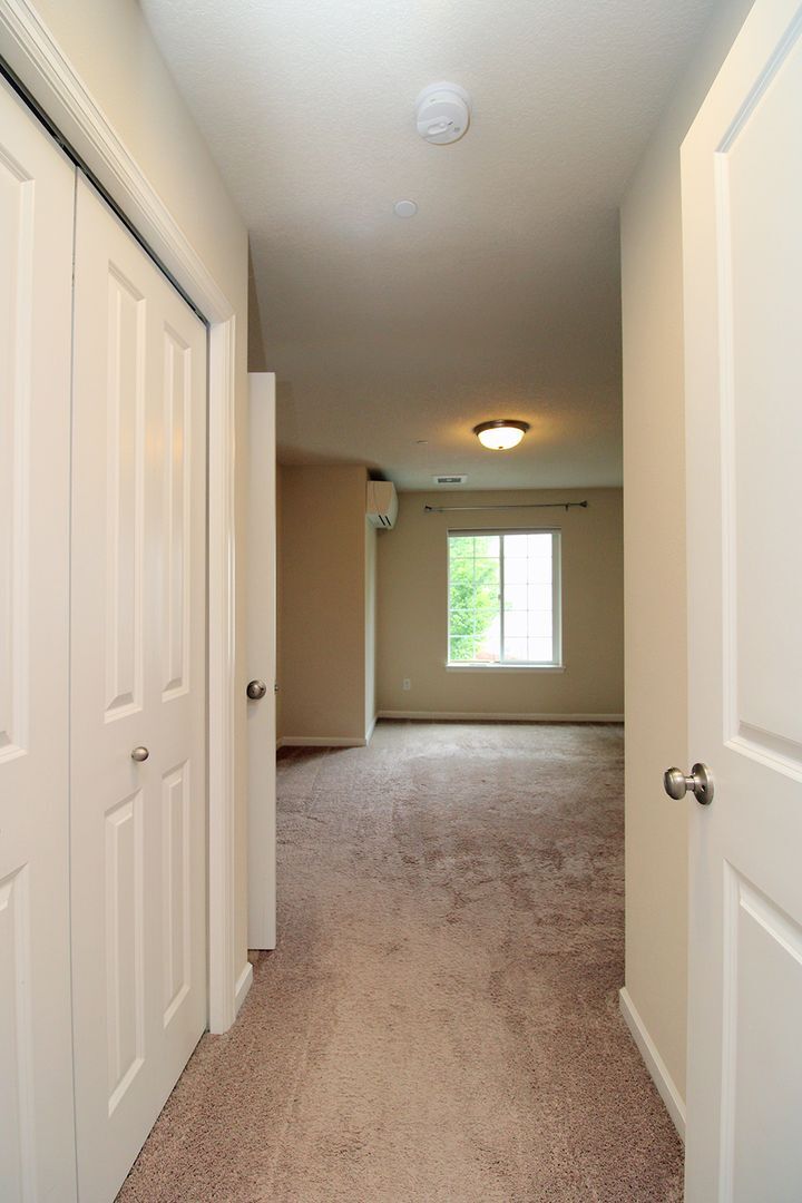 Building Photo - 15586 SE Vivian Way