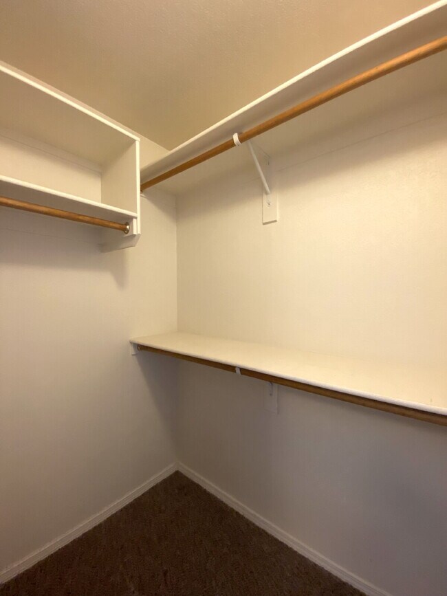 Building Photo - GATED COMMUNITY - 3 Bedroom w/Loft