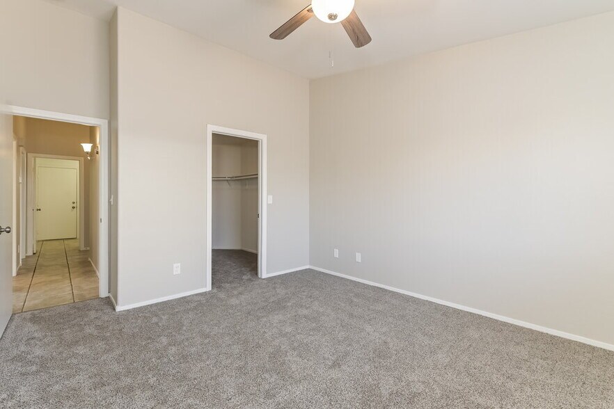 Building Photo - 1030 Blue Lantern Dr