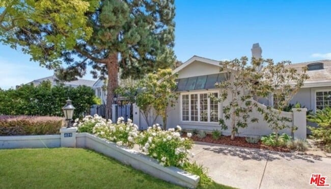 Building Photo - 426 Georgina Ave