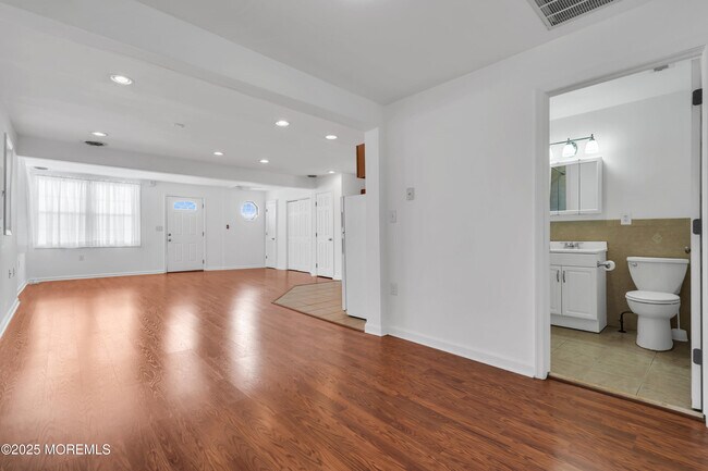 Building Photo - 315 Elizabeth Ave