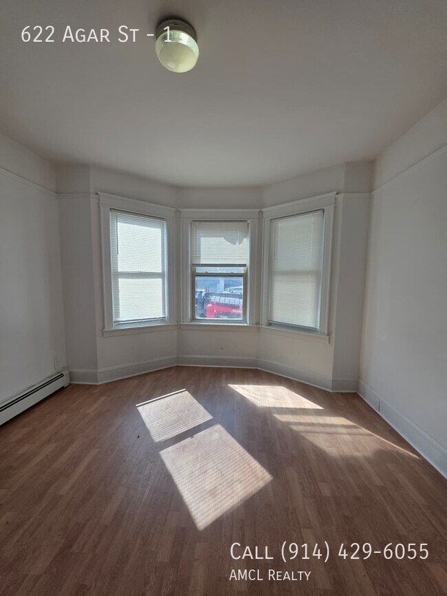 Building Photo - 622 Agar St