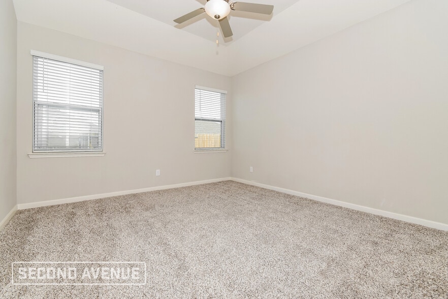 Building Photo - 2005 Erlinda Dr