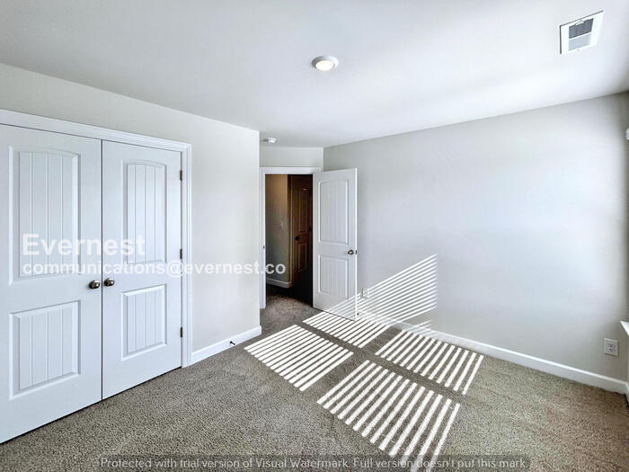 Building Photo - 3251 Quintana Dr