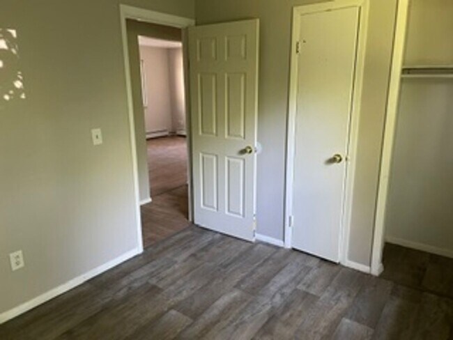 Building Photo - 138 Mendel Ct