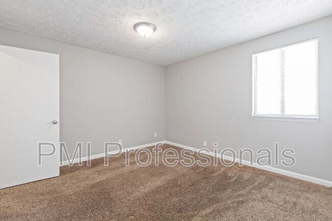 Building Photo - 800 Anderson Ln