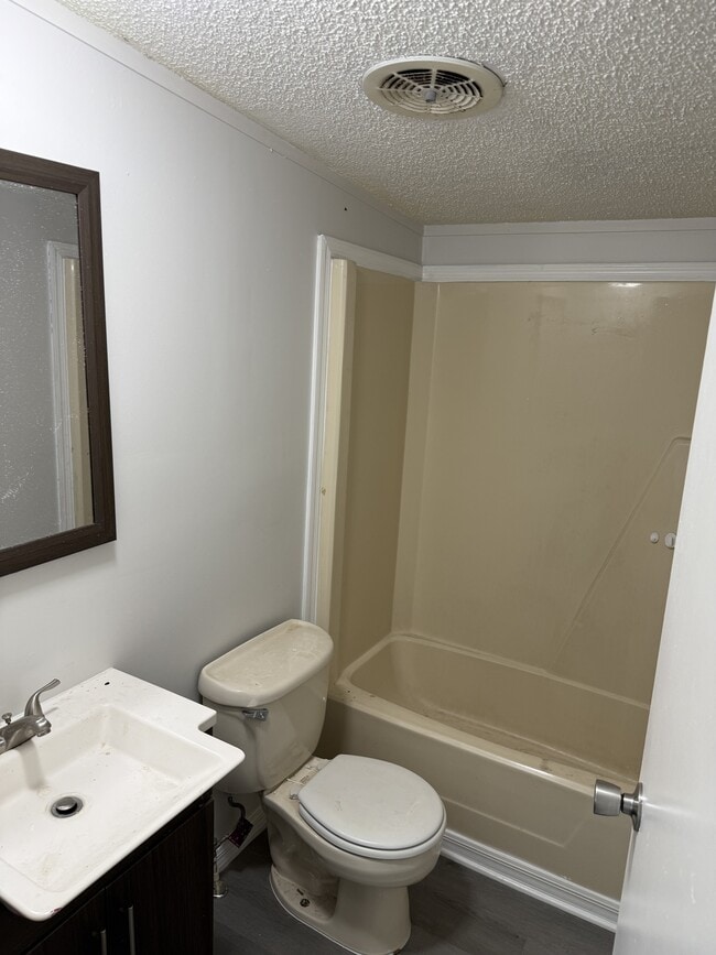Building Photo - 610 Wolf Run