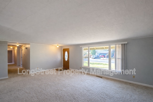 Building Photo - 2917 Takena St SW