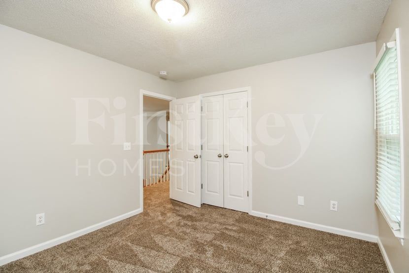 Building Photo - 5386 Beechmont Dr