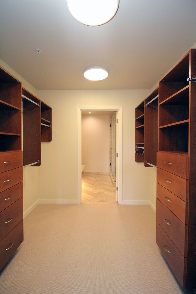 Building Photo - 1025 NW Couch St