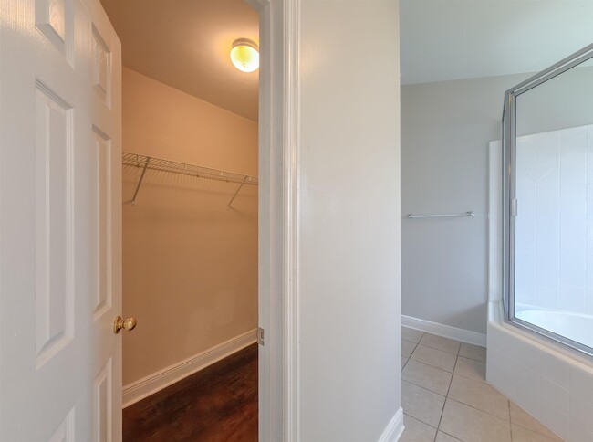 Building Photo - 3363 Golden Rain Dr
