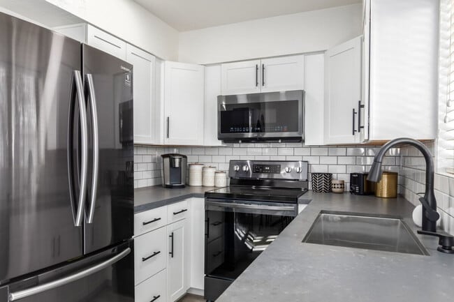 Building Photo - 4620 N 68th St