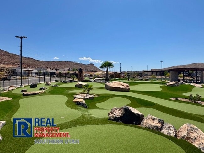 Building Photo - 4 BEDROOM Long Valley Townhome with all th...