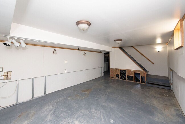 Building Photo - 3071 Neisel Ave