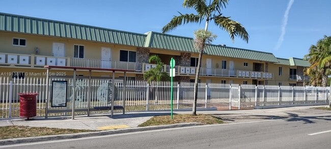 Primary Photo - 505 NW 177th St