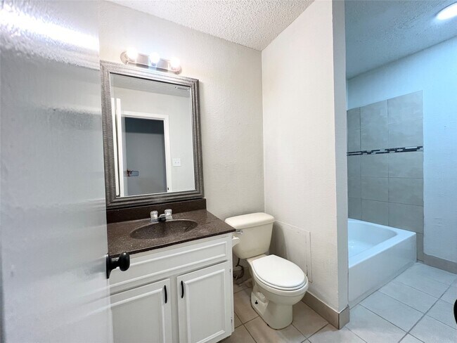 Building Photo - 9317 Pagewood Ln