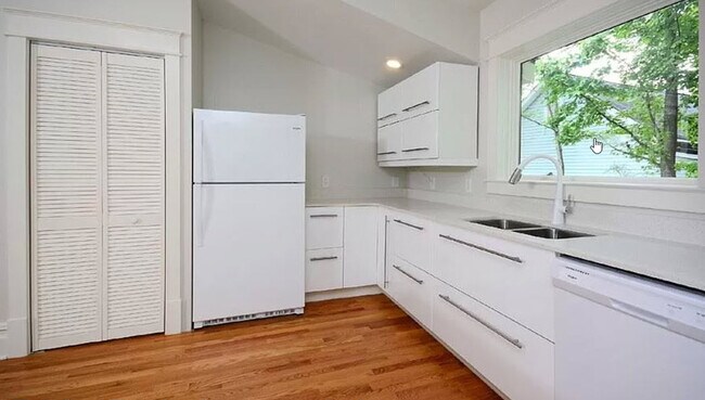 Building Photo - 1504 Fayetteville St