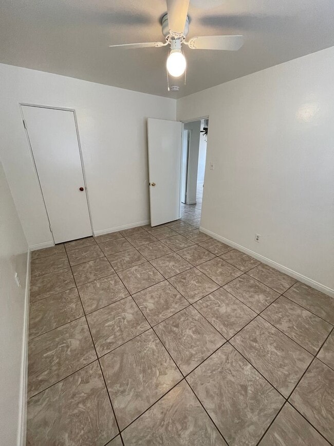 Building Photo - 803 Knotts St