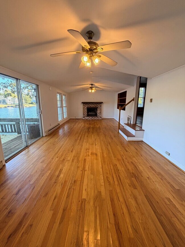 Building Photo - 332 Pinelake Dr.