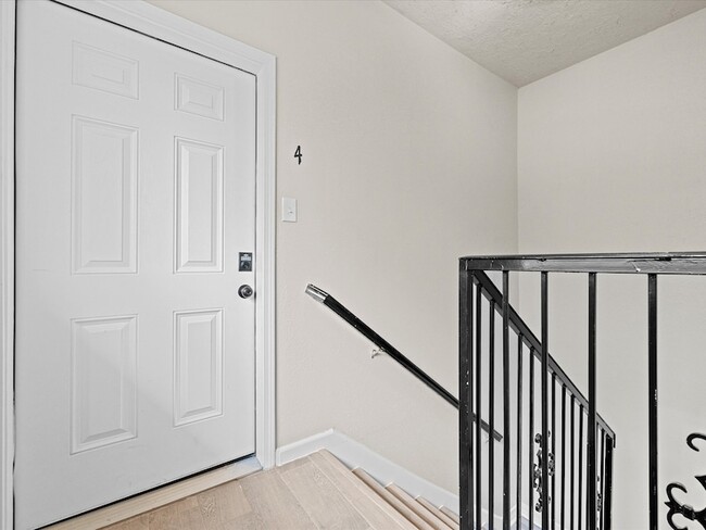 Building Photo - 1119 Waugh Dr