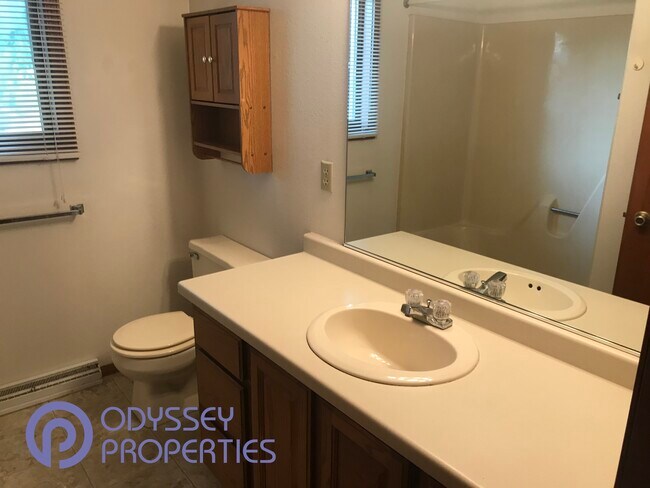 Building Photo - 2905 N Oneida St