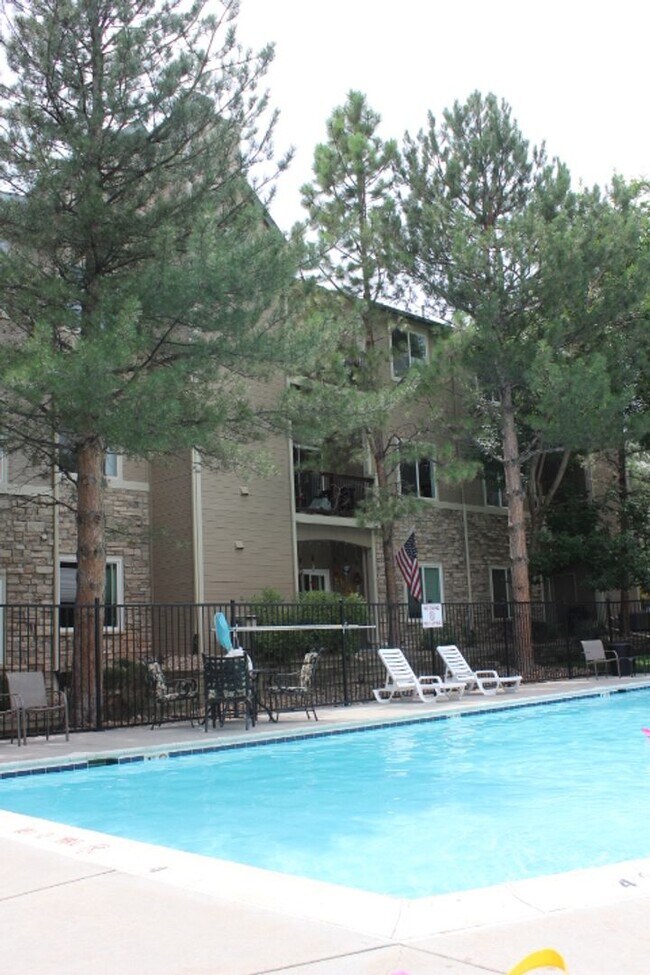 Building Photo - Charming 2 BR/2 BA Condo located in Little...