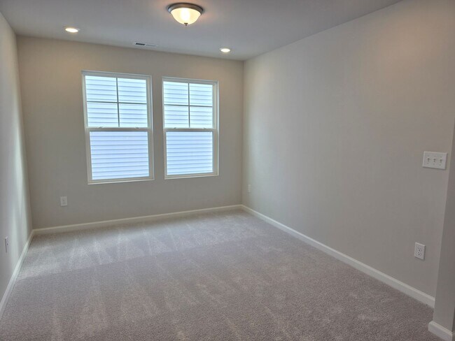 Building Photo - New 3 Bedroom 2.5 Bathroom Single Family H...