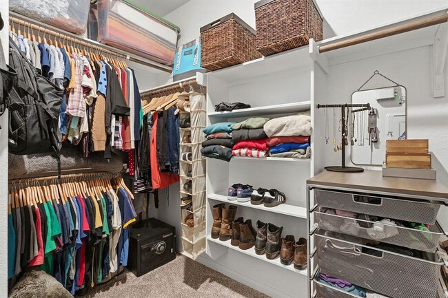 Building Photo - 209 Zamora Xing