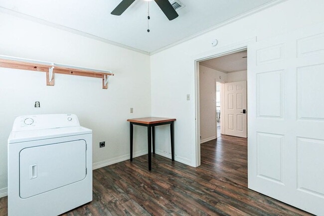 Building Photo - Cute 2 Bedroom Close to Texas Tech
