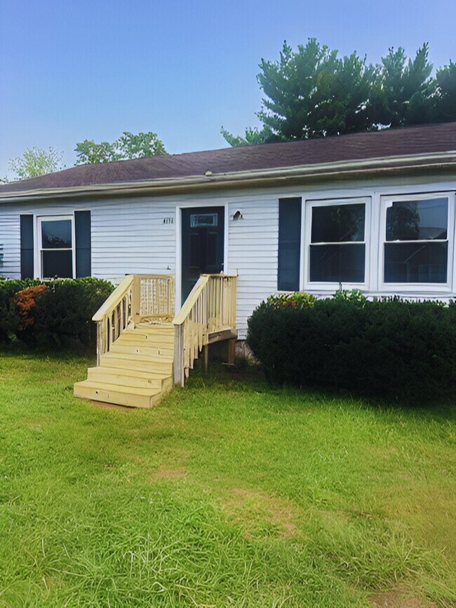 Primary Photo - 204 Powell St