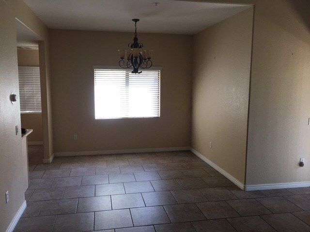 Dinning area - 15050 N Thompson Peak Pkwy