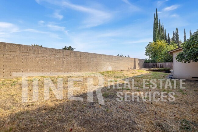 Building Photo - 2800 Sarina Ct