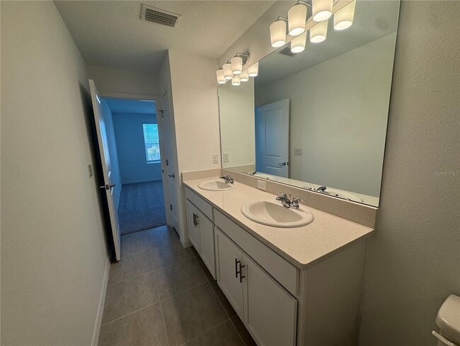 Building Photo - 8720 Daybreak St