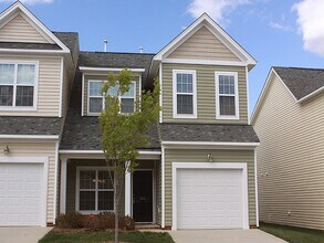 Building Photo - Spacious End Unit Townhome Convenient to Brier Creek!