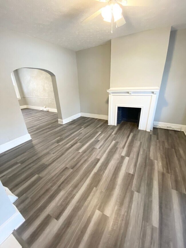 Building Photo - Newly Renovated 3 Bedroom, 1.5 Bathroom in Sheraden- New Flooring and Off-street Parking!