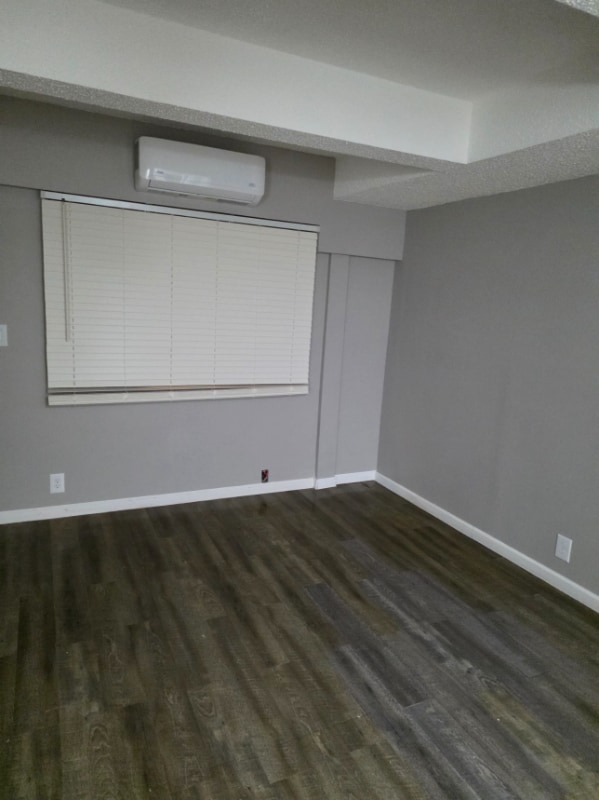 Building Photo - 734 N Country Acres Ave