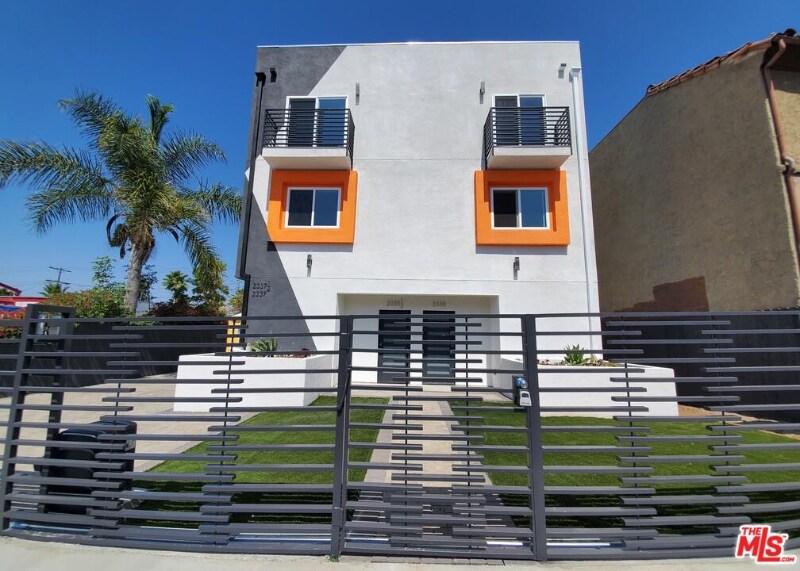 Primary Photo - 2335 1/2 S Crenshaw Blvd