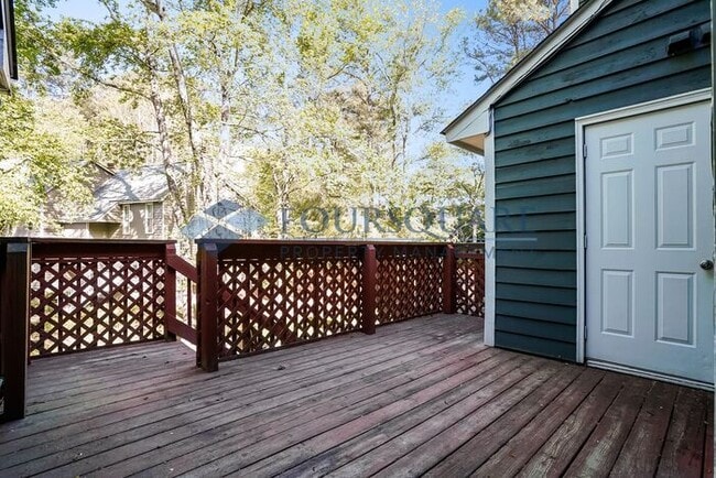 Building Photo - Bright 2-Bed / 2.5-Bath Townhome with Fireplace, Back Deck & Open Living – Convenient to Cary