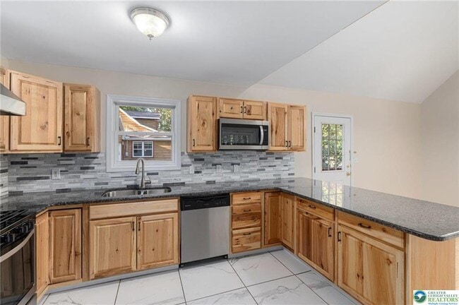 Building Photo - 273 Four Seasons Dr